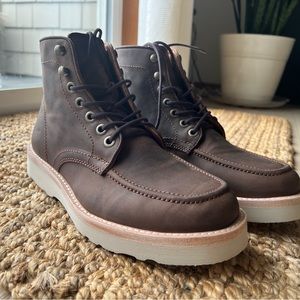 Portland Leather Moc Toe Boot in Walnut.  Men’s 9.5.  NIB.